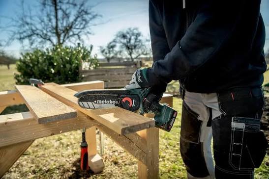 Metabo MS 18 LTX 15 Akku-Gehölzsäge 18 V – 15 cm – 2,0 Ah Akku, Ladegerät & Werkzeugtasche (600856500)