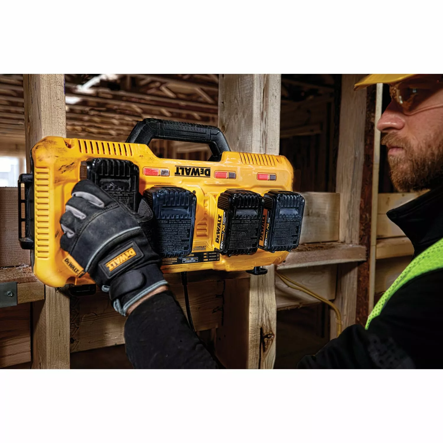 DeWalt DCB104 Vierfach-Schnellladegerät – 4-Port 8A Ladegerät für XR & FLEXVOLT Akkus