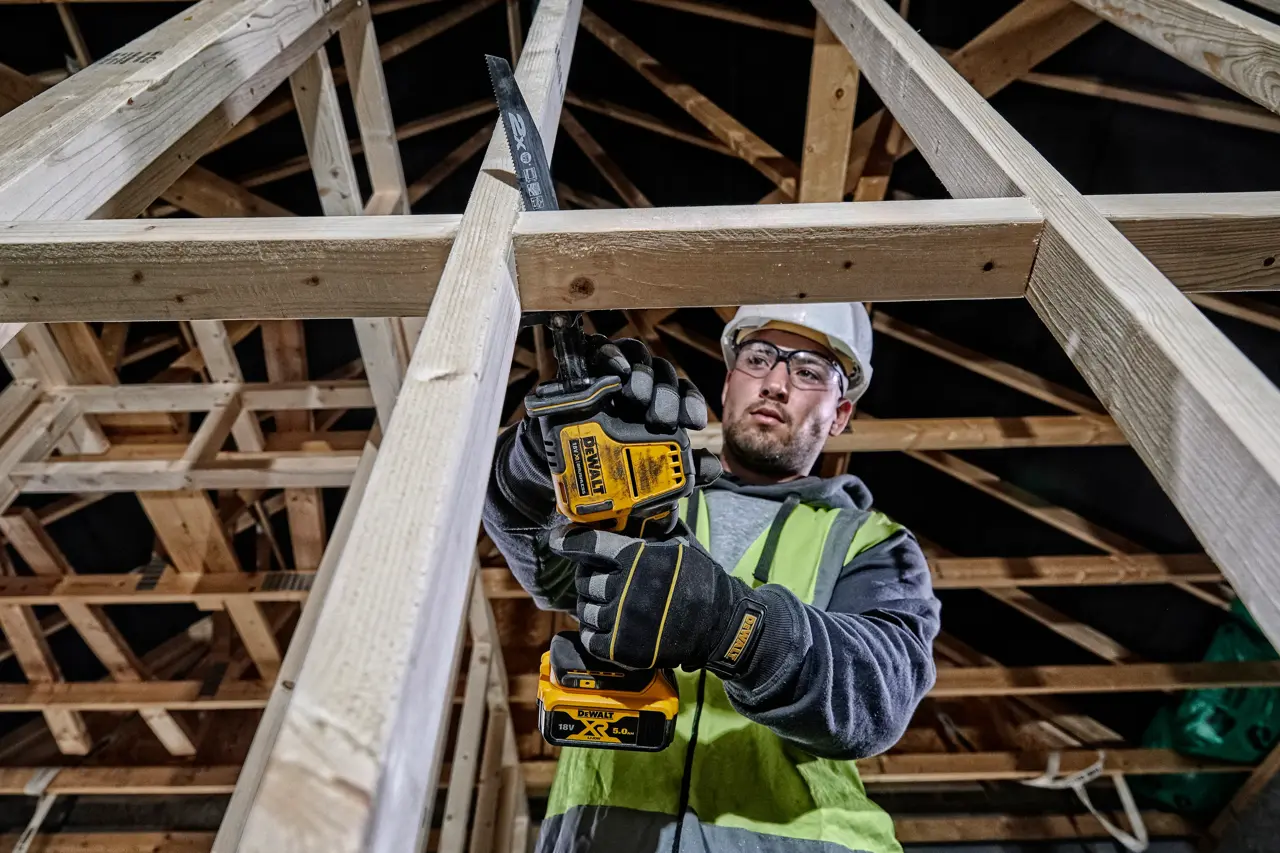 DeWalt DCS369N 18V XR Brushless Akku-Kompakt-Säbelsäge – ohne Akku und Ladegerät